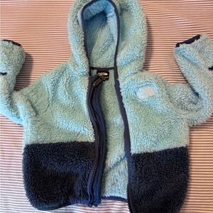 The North Face Baby Fleece in Light Blue and Navy